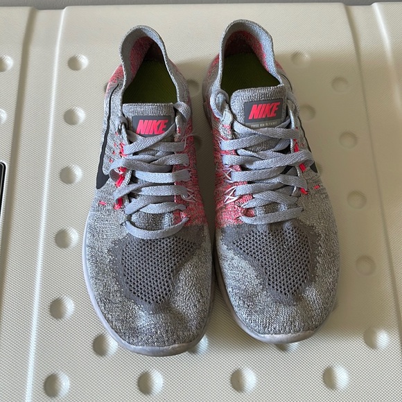 Nike Other - NIKE freeruns